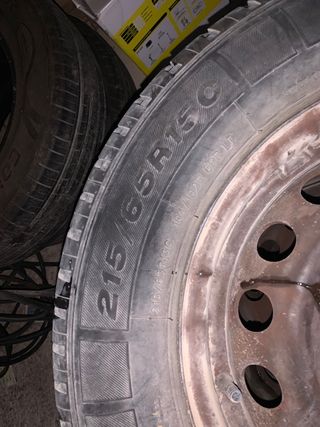 4 ruedas con llantas originales de Mercedes Vito 