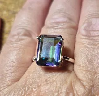 Anillo Topacio Místico Esmeralda