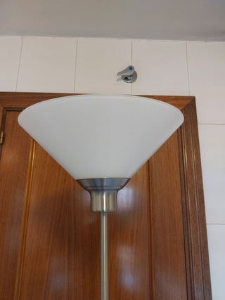 Lámpara de pie salón Ikea Kroby