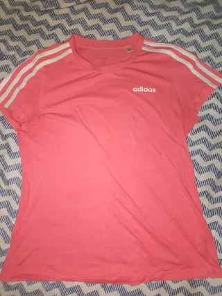 Camiseta Adidas Rosa con Rayas Blancas