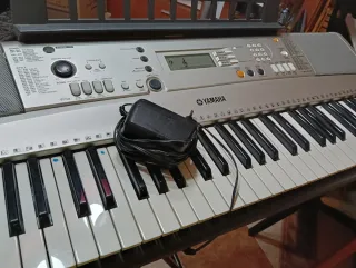 Teclado Yamaha Piano