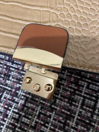 Bolso efecto cartera beige y multicolor