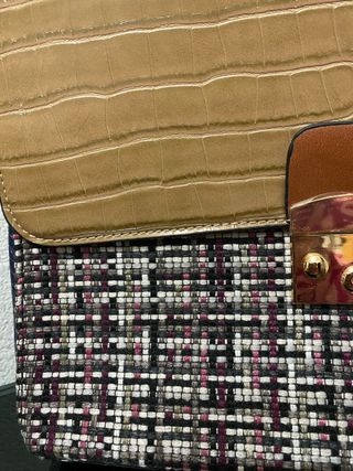 Bolso efecto cartera beige y multicolor