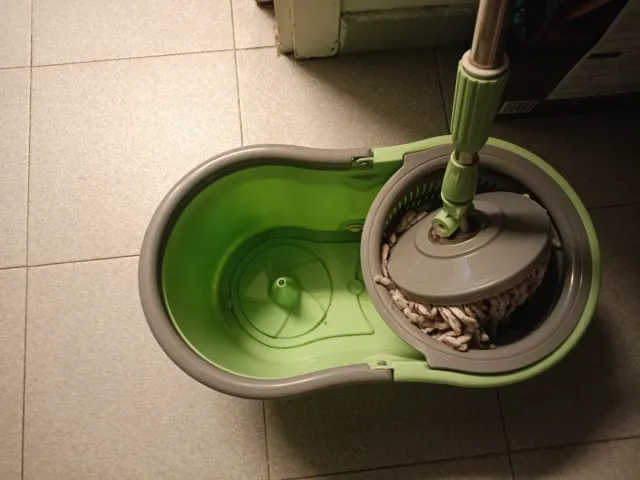 Juego de limpieza 
Cubo y palo