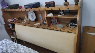 Armario de madera y tela beige