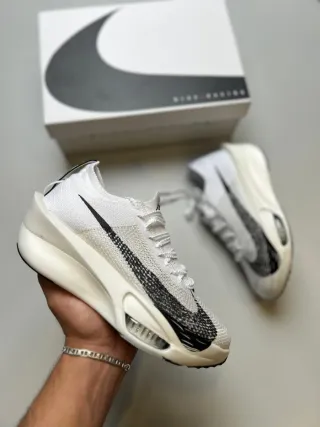 Nike Bambas Blancas y Negras