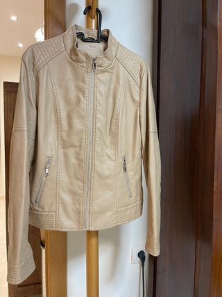 Chaqueta polipiel beige