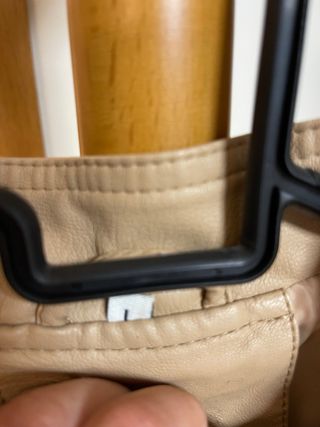 Chaqueta polipiel beige
