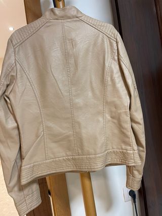 Chaqueta polipiel beige