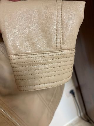 Chaqueta polipiel beige