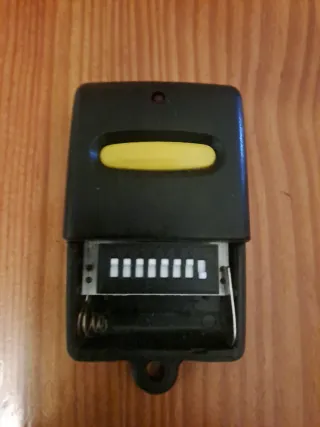 Mando Portón Garaje Negro
300 mhz