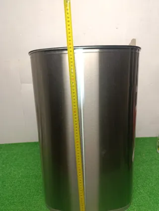 Cubo de basura de aluminio