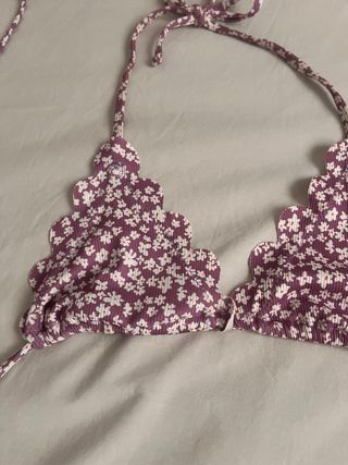 Bikini floral morado y blanco