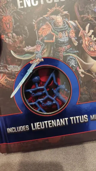 Enciclopedia Warhammer 40k + Titus (inglés)