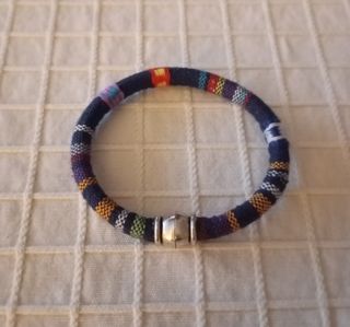 Pulsera étnica.