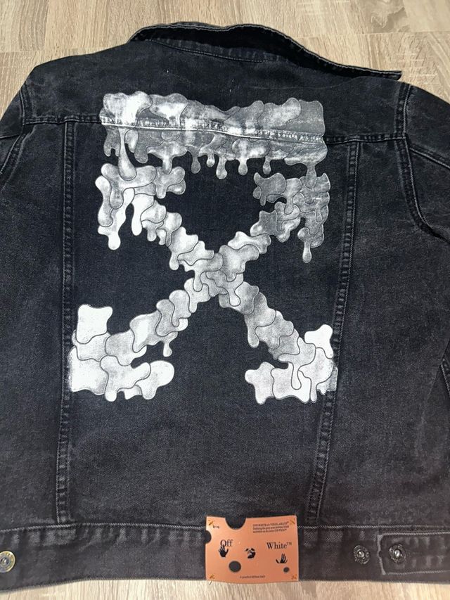 Chaqueta Off-White Negra con Logo Drip