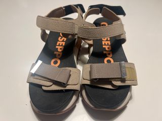 Sandalias GIOSEPPO beige con plataforma-velcro T39