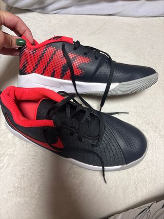 Zapatillas Nike Negras y Rojas