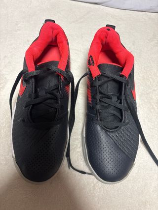 Zapatillas Nike Negras y Rojas