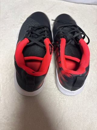 Zapatillas Nike Negras y Rojas