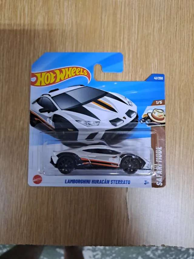Hot Wheels Lamborghini Huracán Sterrato 1/64