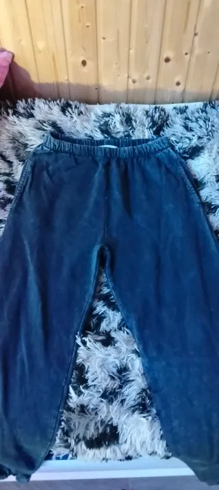 Pantalón chándal efecto desgastado