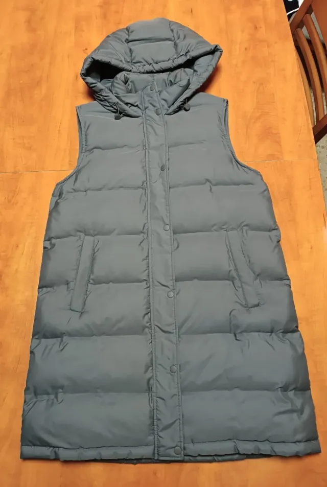 Chaleco largo acolchado con capucha