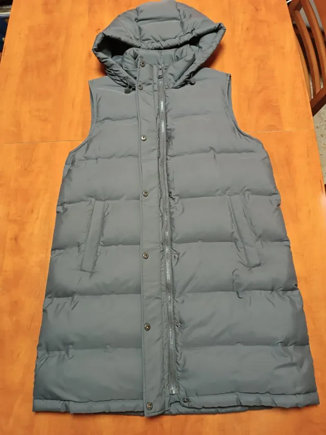 Chaleco largo acolchado con capucha
