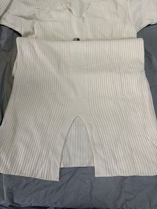 Abito beige con bottoni