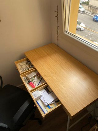 Escritorio de bambú IKEA