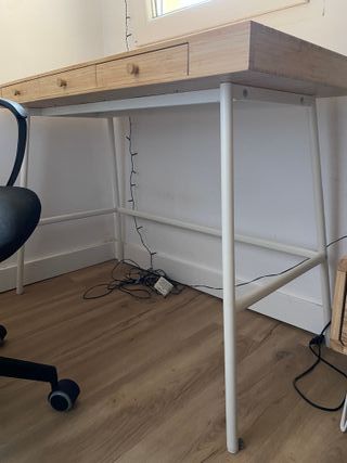 Escritorio de bambú IKEA