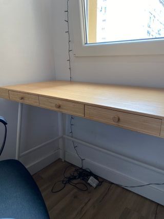 Escritorio de bambú IKEA