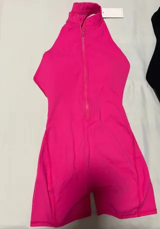 Mono deportivo con cremallera