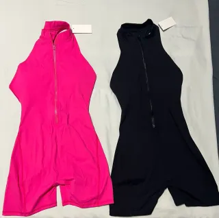 Mono deportivo con cremallera