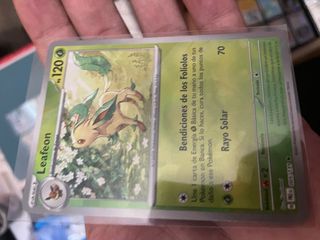 Carta Pokémon Leafeon pokeball