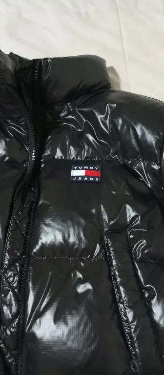 Cazadora Tommy Jeans Negra Brillante