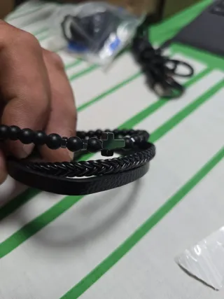 Bracciale da uomo in pelle con perline incrociate