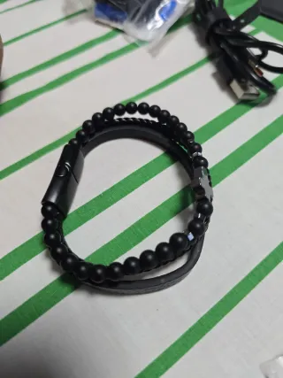Bracciale da uomo in pelle con perline incrociate