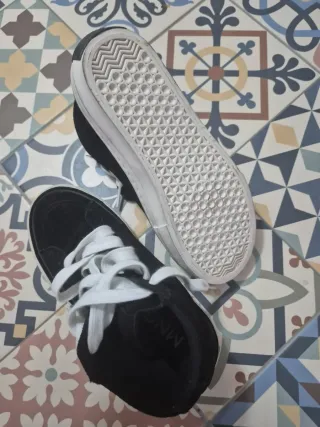 Zapatillas Mango Negras Tipo Vans talla 32