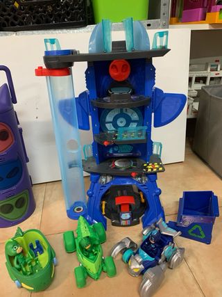 Casa PJ Masks con Figuras y Vehículos.