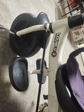 Triciclo morado para niña