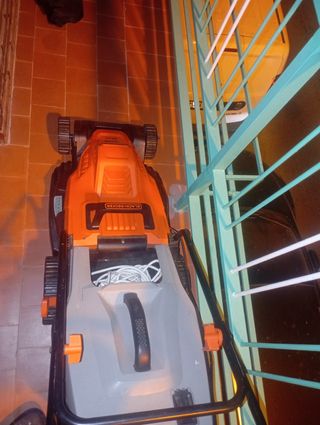 Cortacésped Eléctrico BLACK+DECKER 1800W 42cm