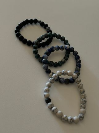 Set 4 bracciali perline miste. Tutto il set 5 euro