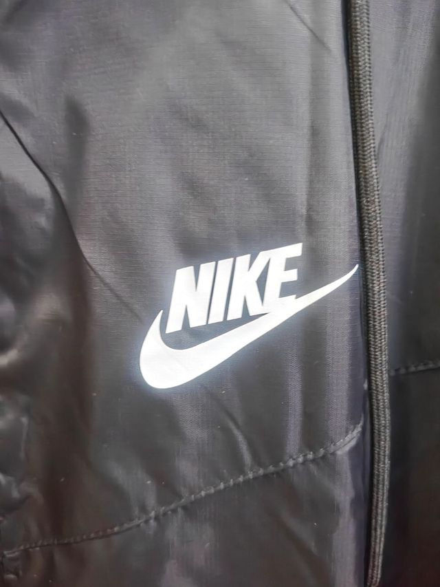 Cortavientos Nike Negro