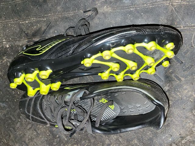 Botas de fútbol Joma césped nuevas.
