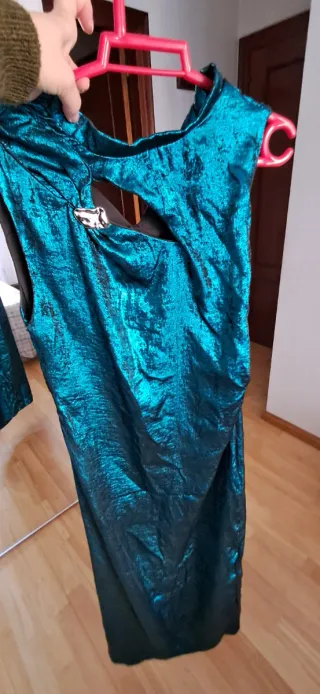 Vestido verde azulado con abertura