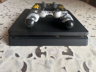 PS4 Slim Negra + 2 Mandos
