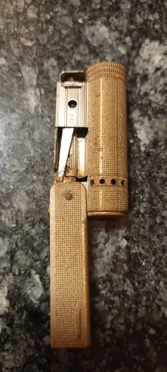 Mechero de gasolina vintage