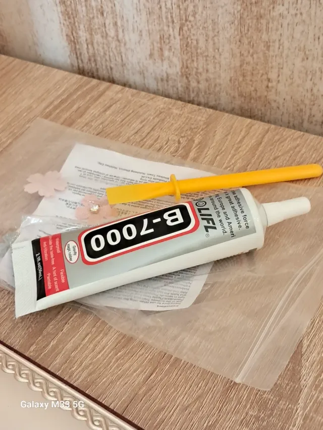 Colla B-7000 per tessuti e artigianato