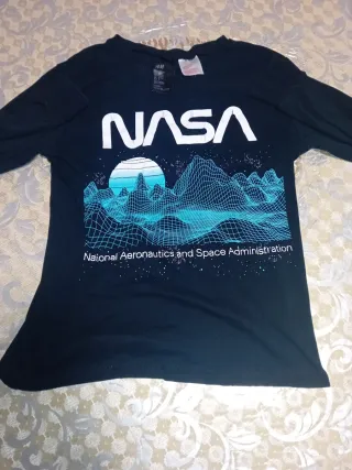 Camiseta NASA H&M manga larga Talla S